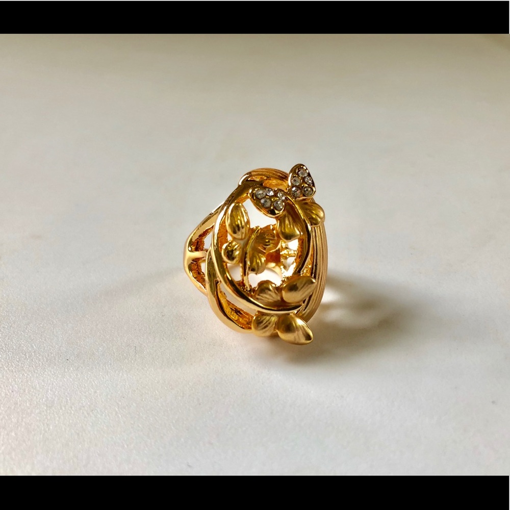 *NEW IN* Gold detailed ring